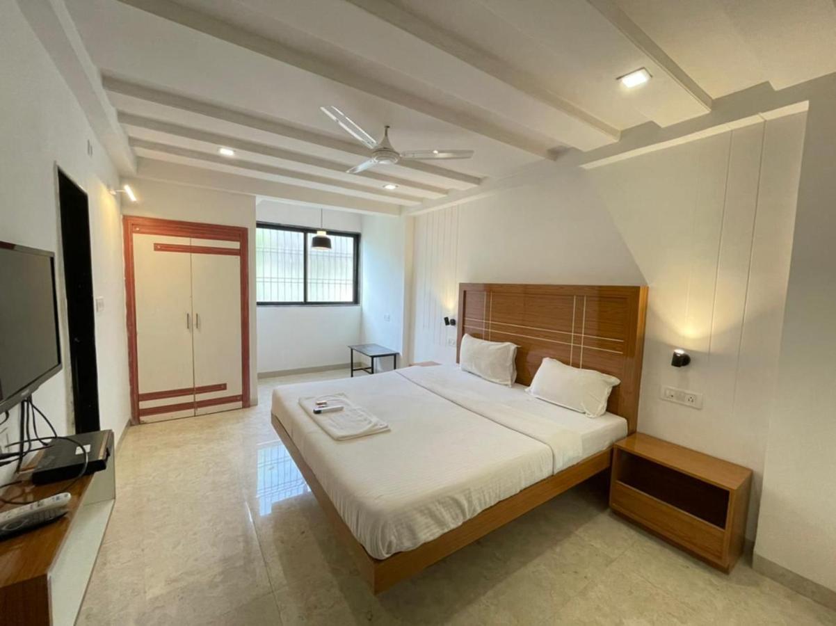 Hotel Holiday Pride Аурангабад Экстерьер фото